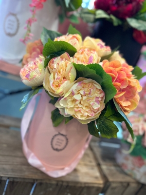 Peaches and Creams Everlasting Mothers Day Hatbox